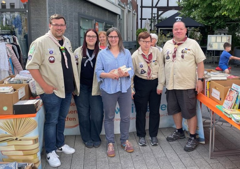 Bild Zweithelfer mit Pfadfindern beim Altstadttrödel 26